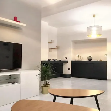 Apartment Charming In With Balcony And View *